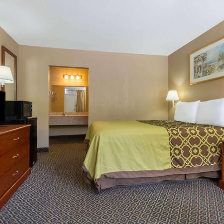 Days Inn By Wyndham Clanton Al Экстерьер фото