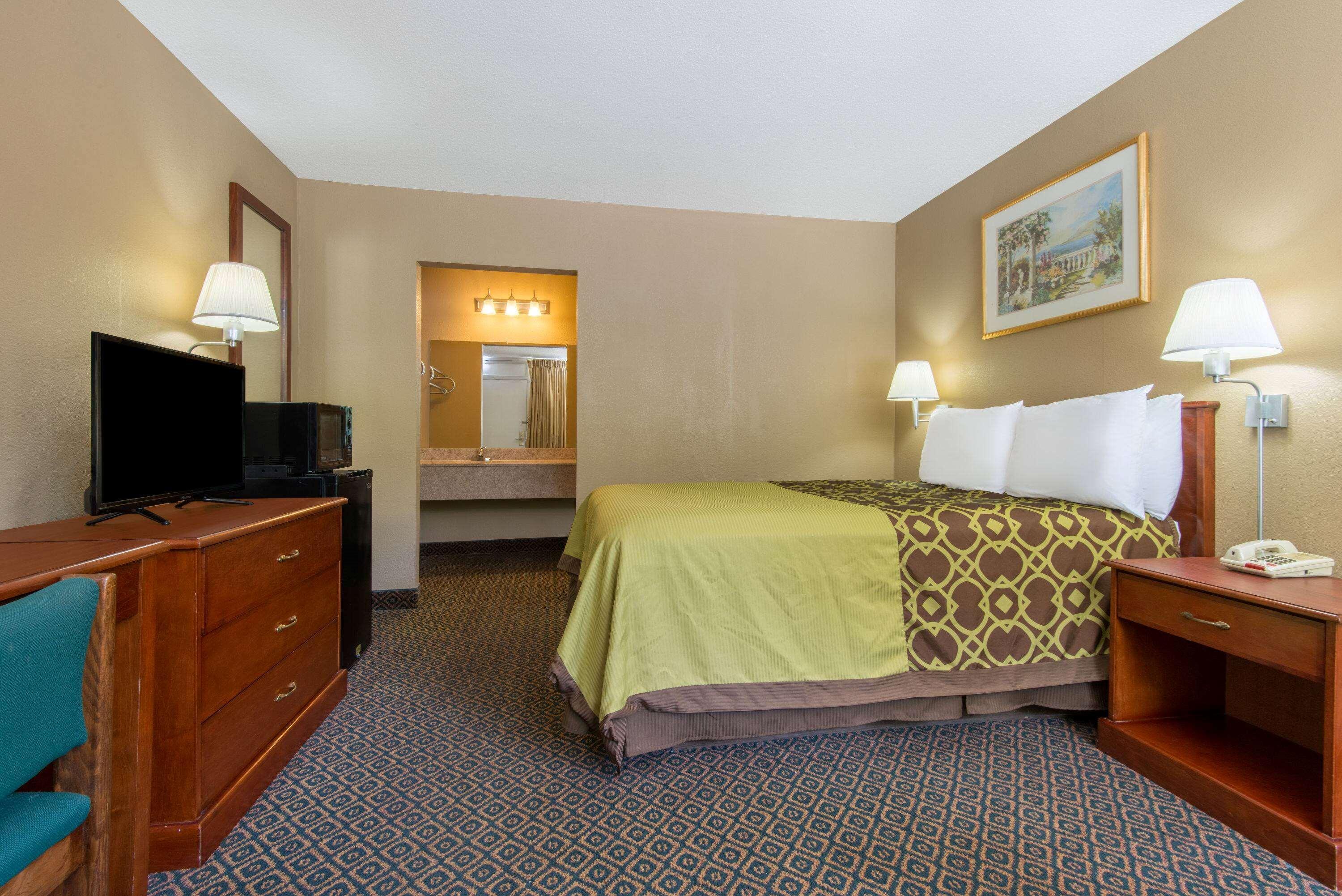Days Inn By Wyndham Clanton Al Экстерьер фото