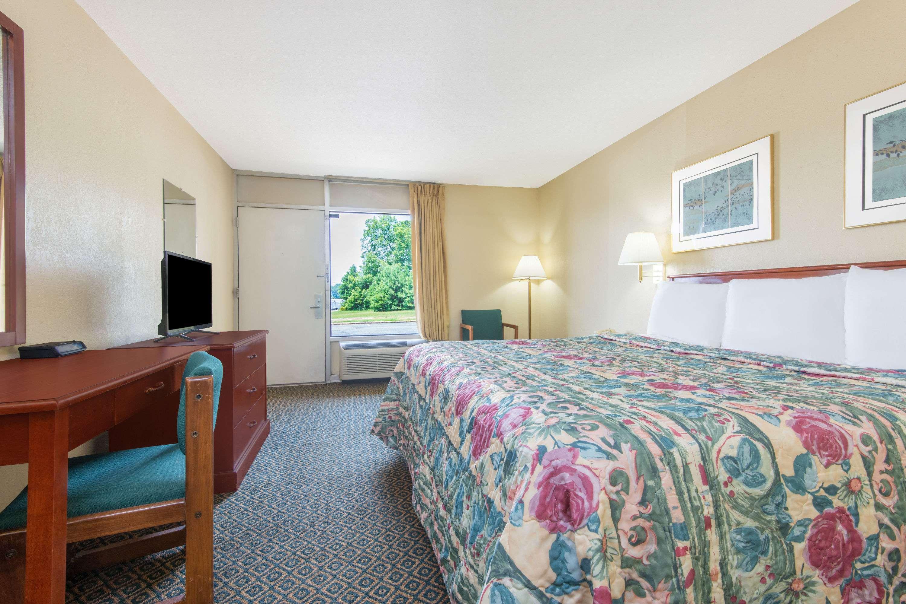 Days Inn By Wyndham Clanton Al Экстерьер фото