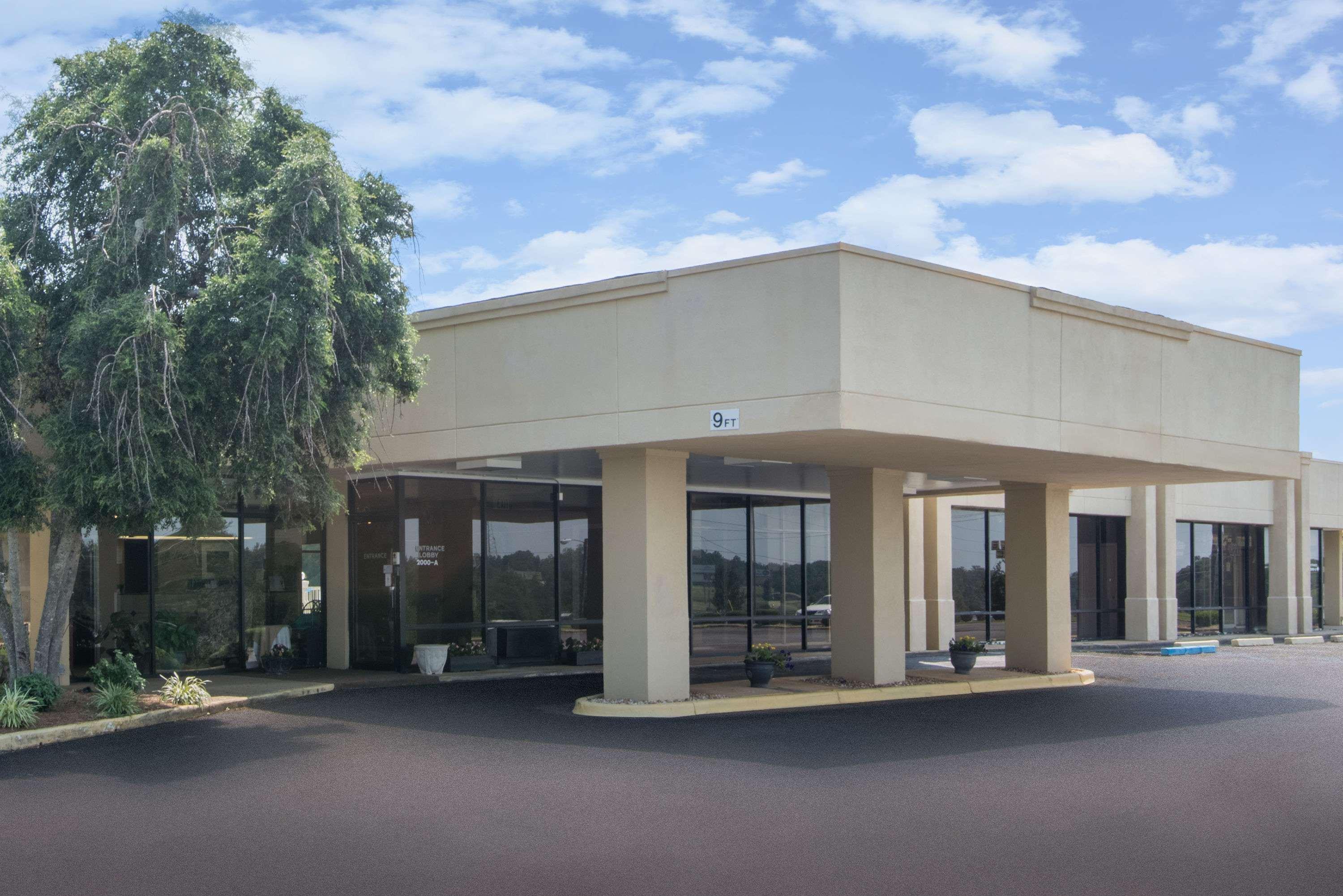 Days Inn By Wyndham Clanton Al Экстерьер фото