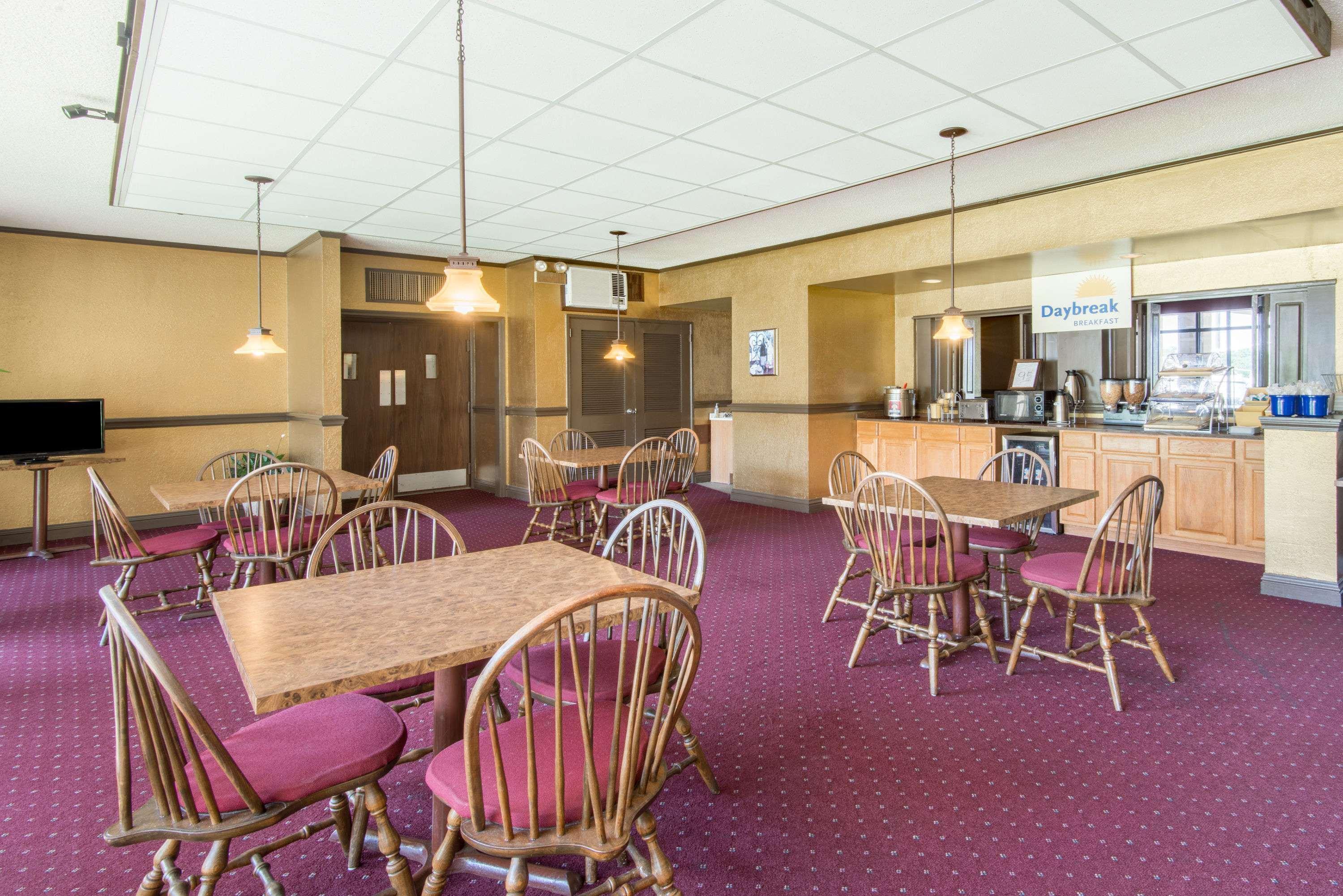 Days Inn By Wyndham Clanton Al Экстерьер фото