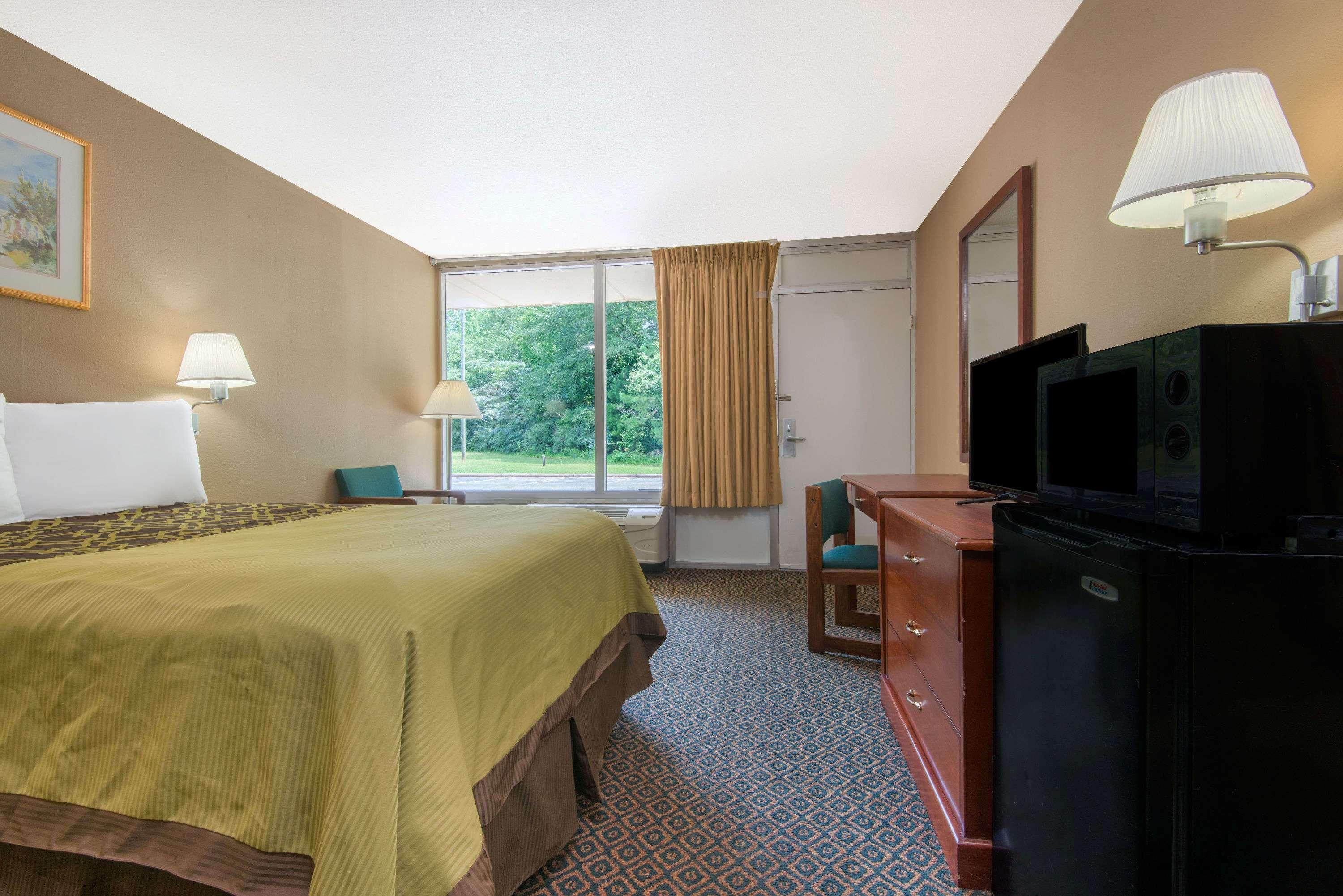 Days Inn By Wyndham Clanton Al Экстерьер фото