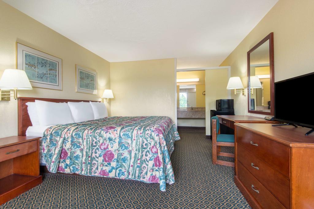 Days Inn By Wyndham Clanton Al Экстерьер фото